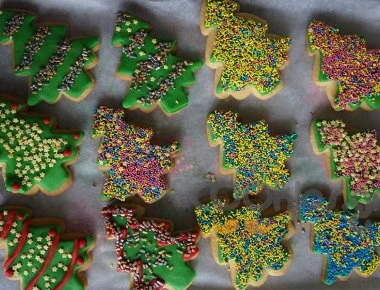 Η συνταγή της ημέρας: Χριστουγεννιάτικα μπισκότα με ζαχαρόπαστα